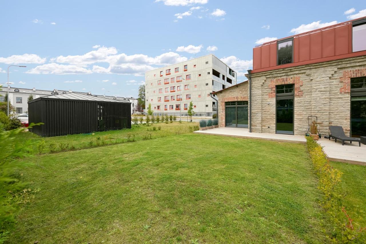 탈린 High Ceiling Loft With Its Own Backyard And A Terrace 아파트 외부 사진